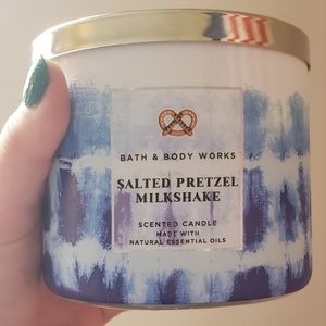 🚪CLEAR OUT! Salted Pretzel Milkshake Candle